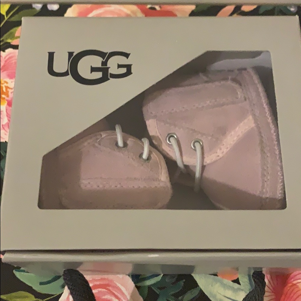 Size 0/1 infant uggs Like new!